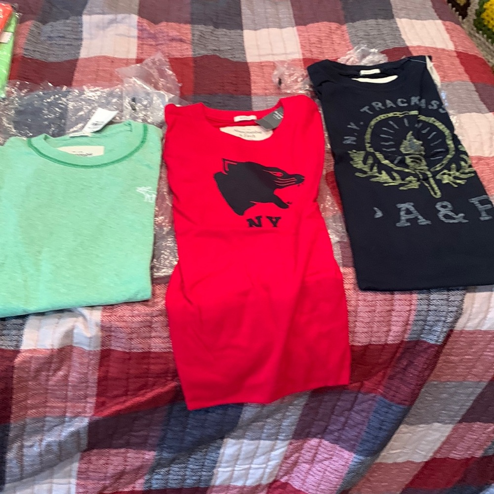 3 Abercrombie tshirts NWT